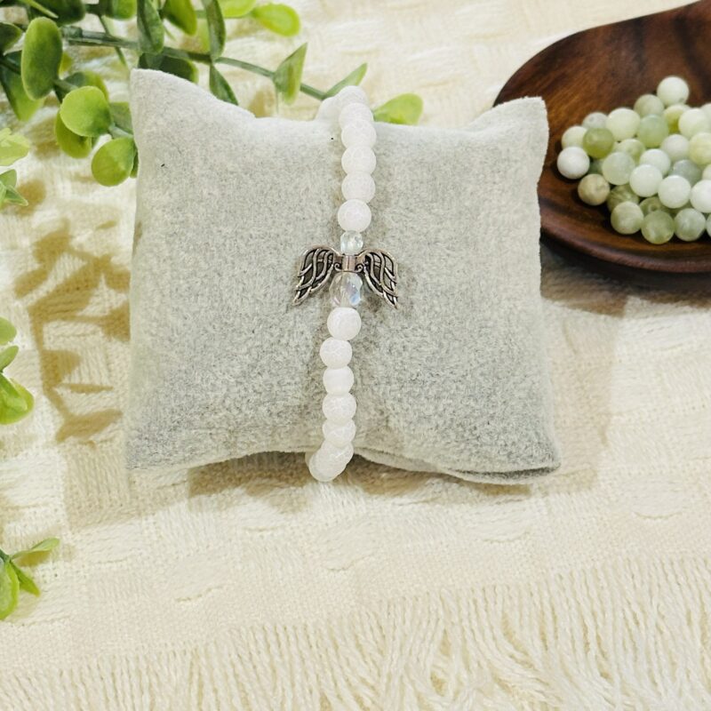 Schutzengel Armband aus matt weissem Achat
